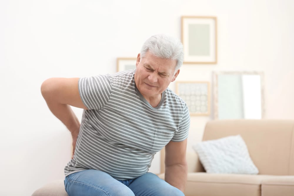 man suffering from hernia mesh pain